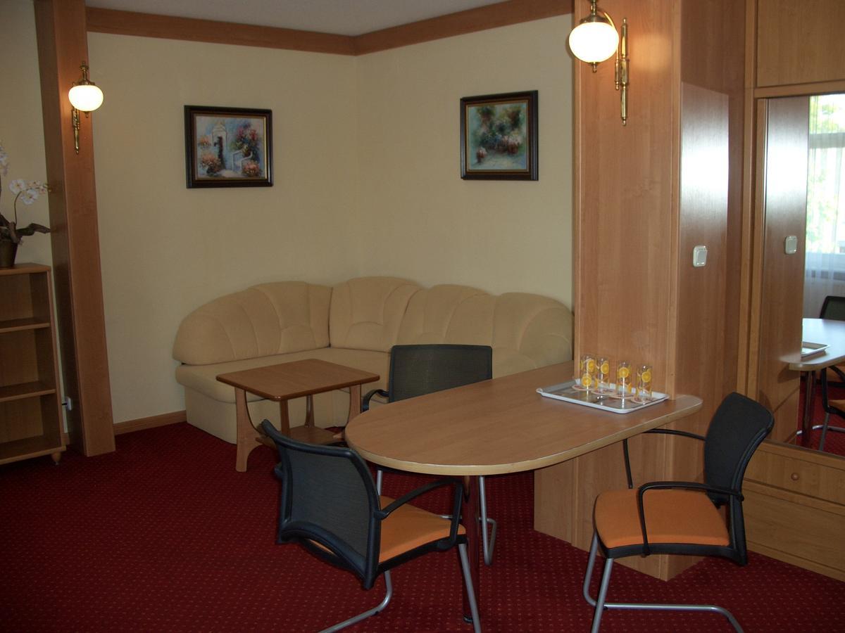 Hotel Alga Ustka Exterior foto